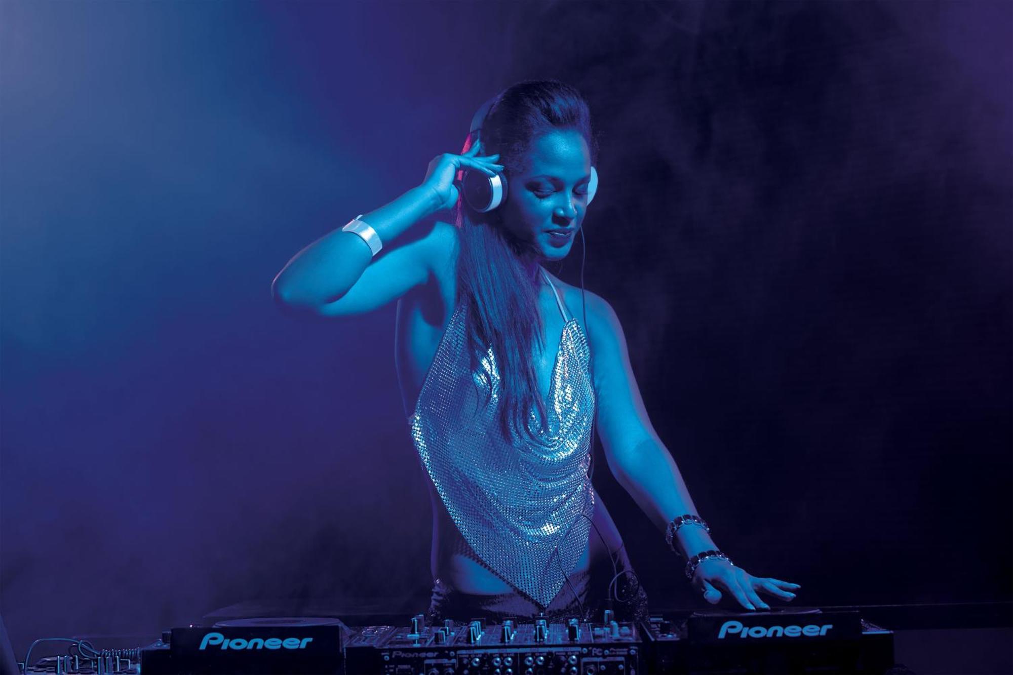 Breathless Punta Cana Resort & Spa (Adults Only) Eksteriør bilde DJ performing at a nightclub