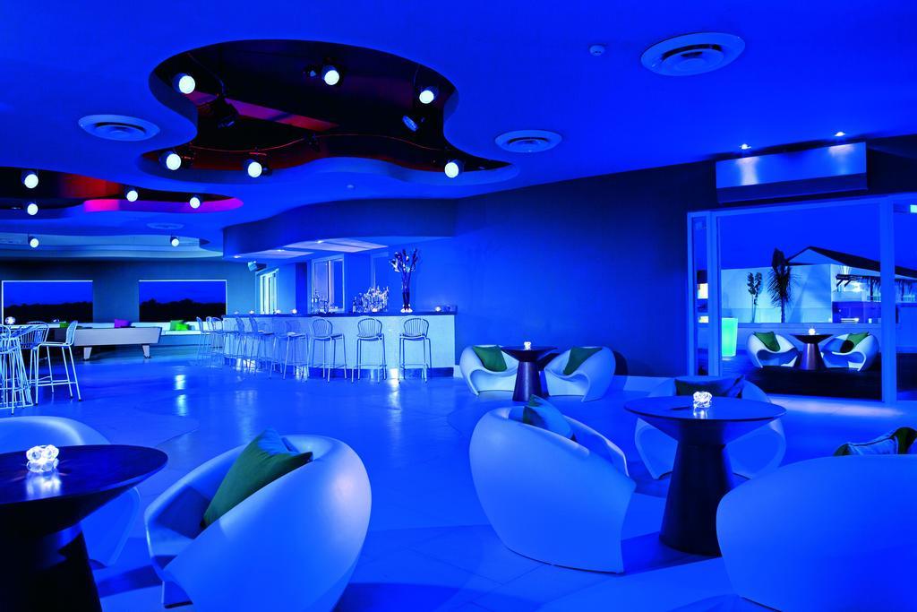 Breathless Punta Cana Resort & Spa (Adults Only) Eksteriør bilde The Blue Bar